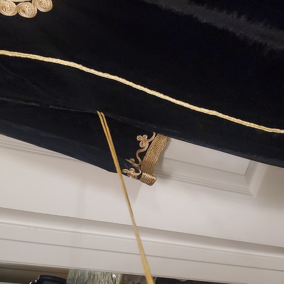 Elegant Black and Gold Embroidered Dress - Picture 4 of 10